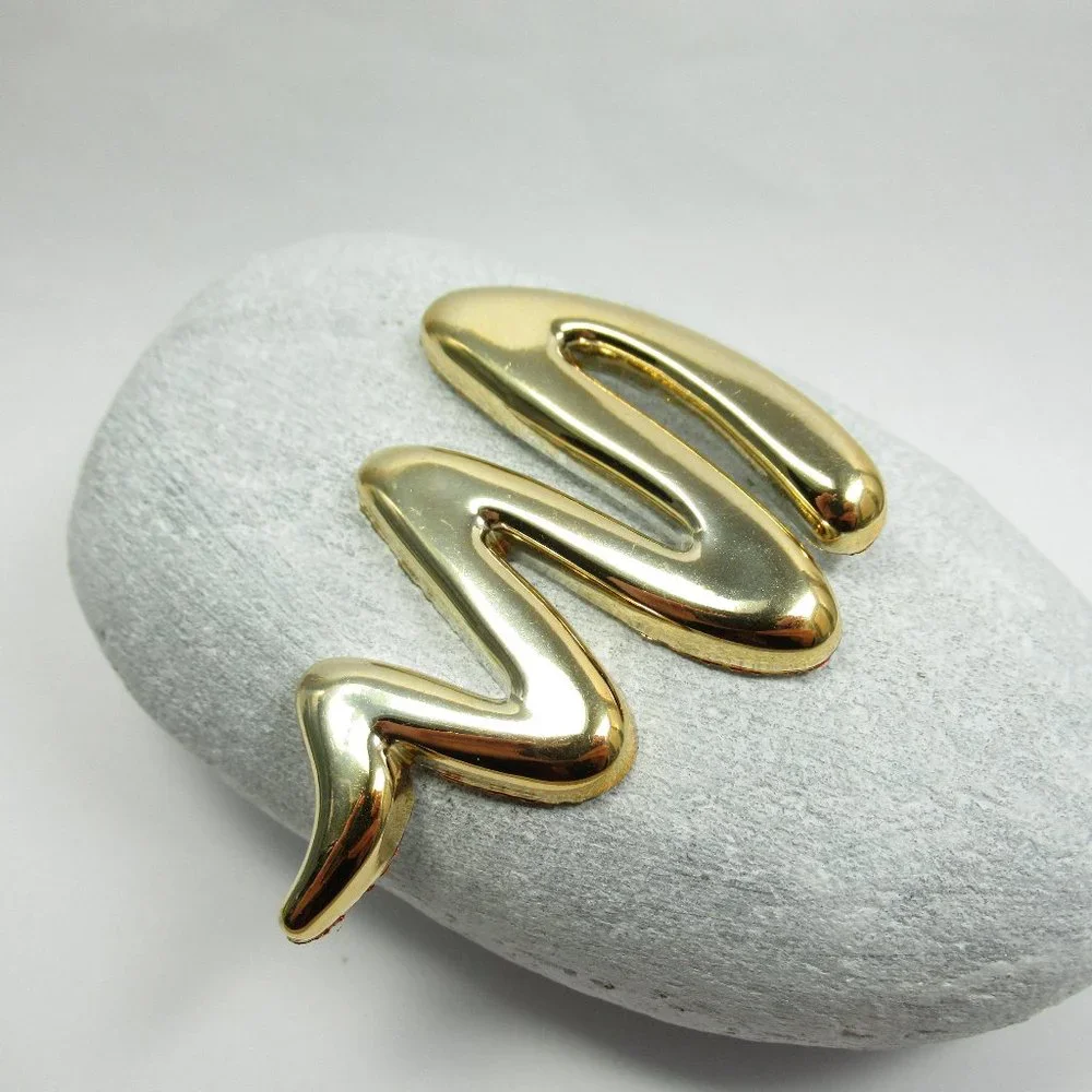 Vintage Acrylic Brooch